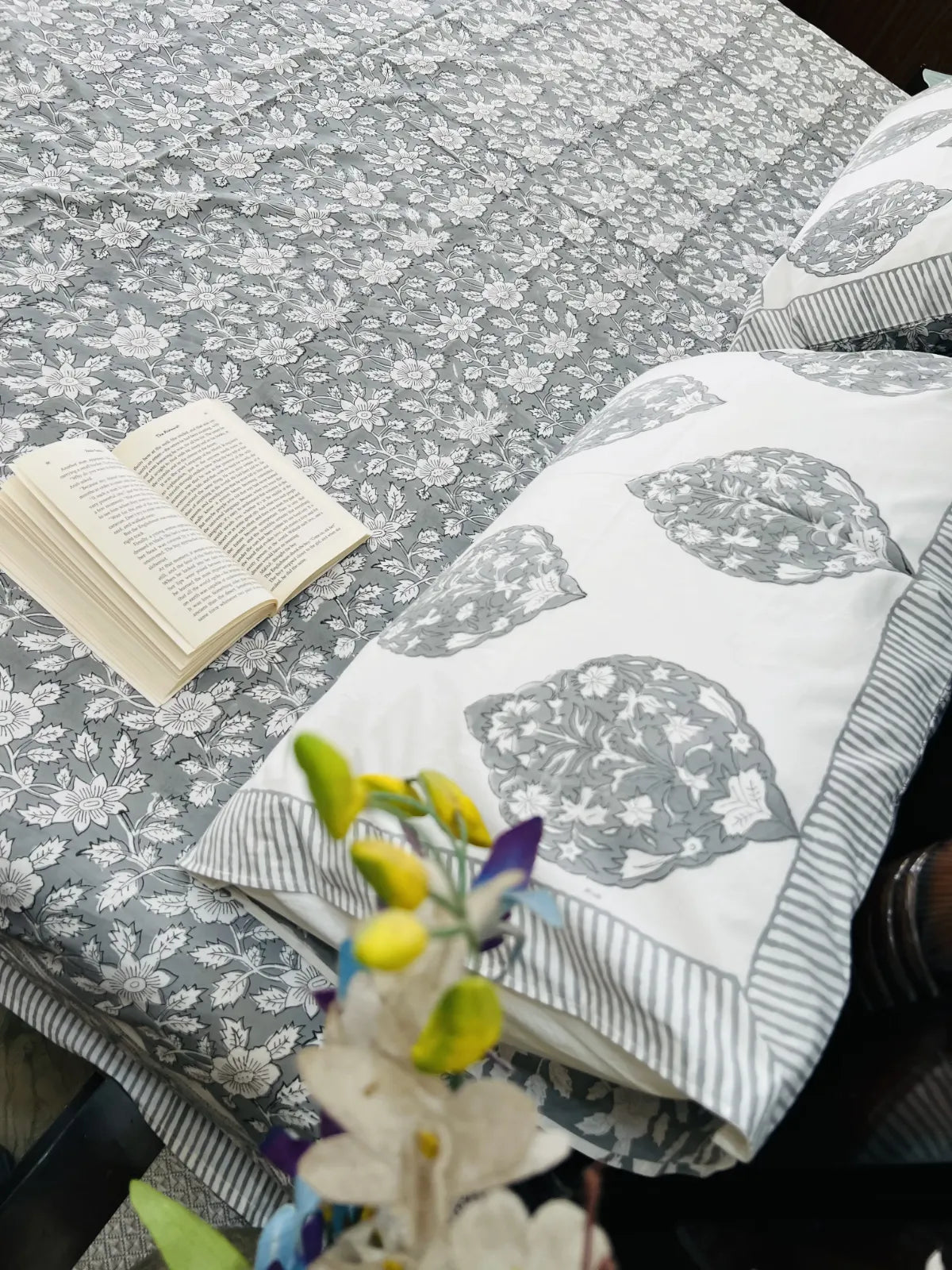 Neelpatra Boota cotton bedsheet set - Heritagewear