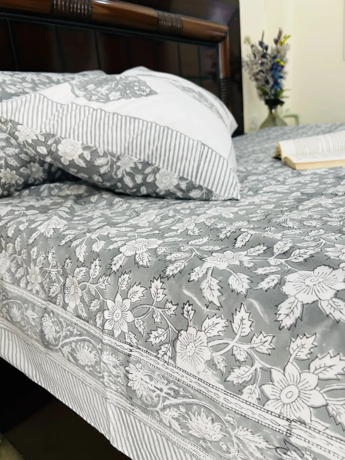 Neelpatra Boota cotton bedsheet set - Heritagewear