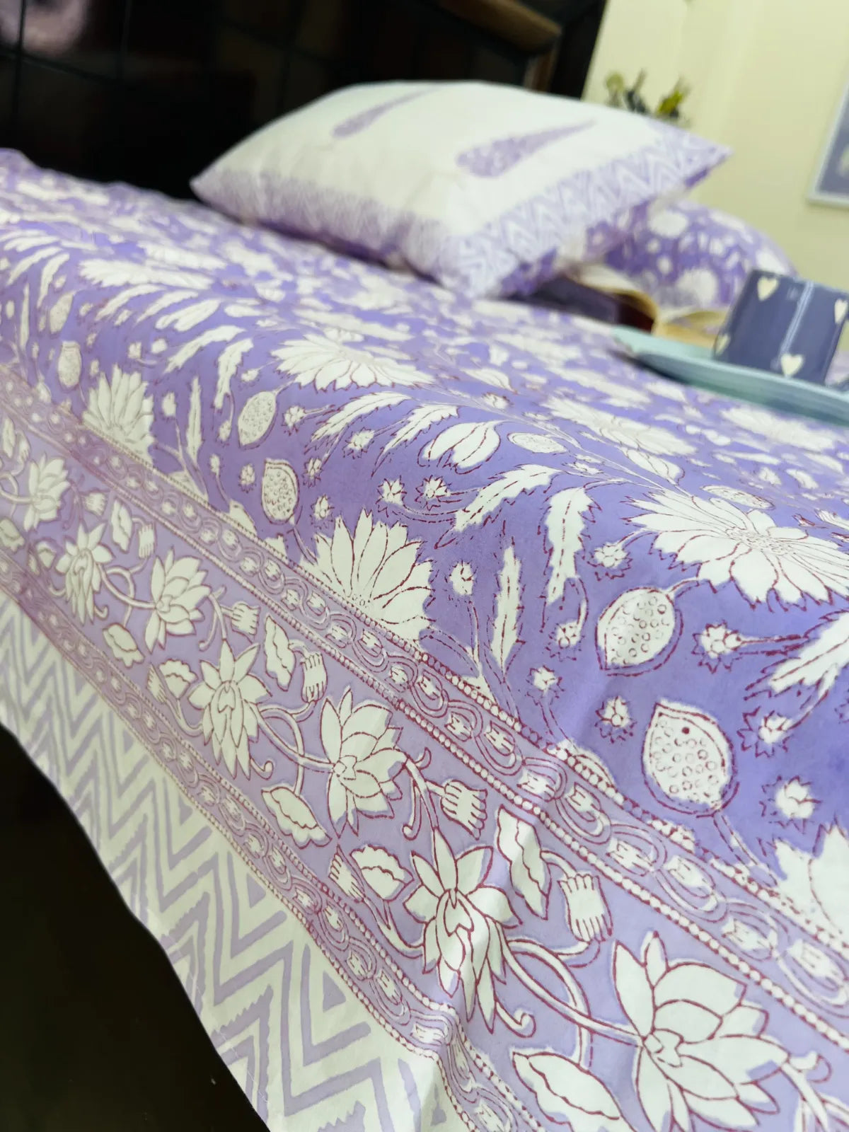 Lilac Floral cotton bedsheet set - Heritagewear