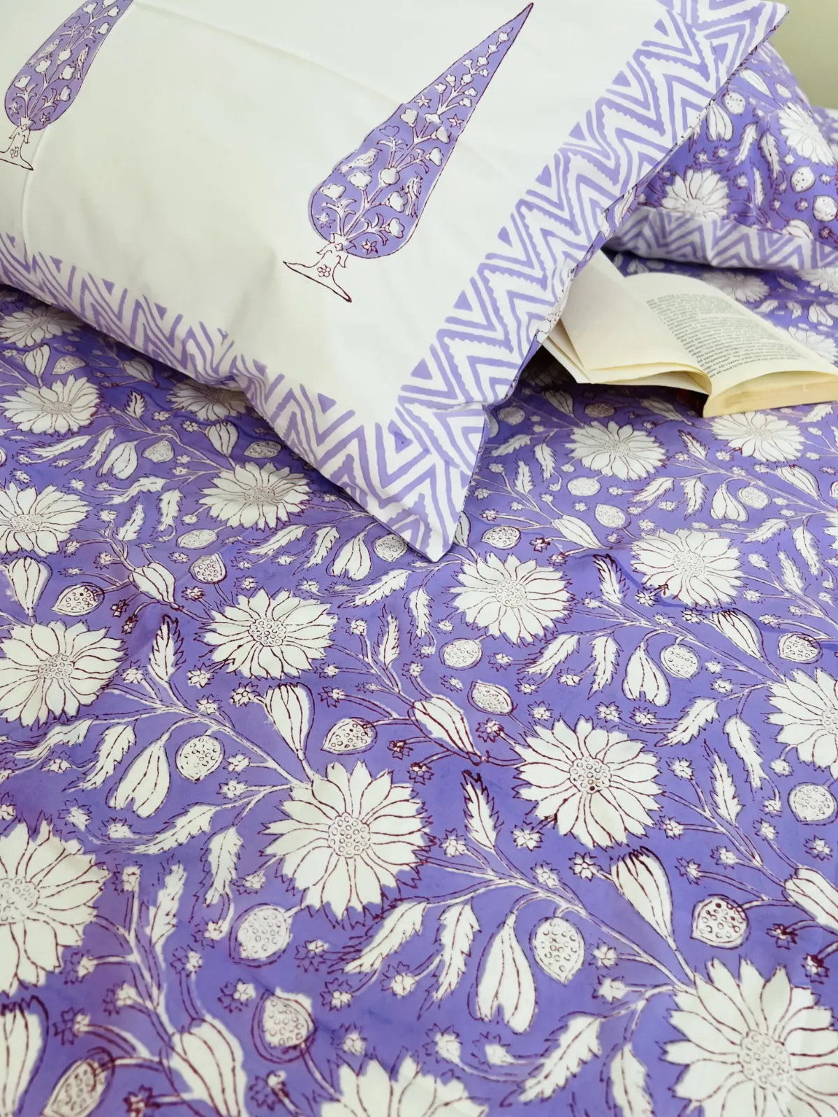 Lilac Floral cotton bedsheet set - Heritagewear
