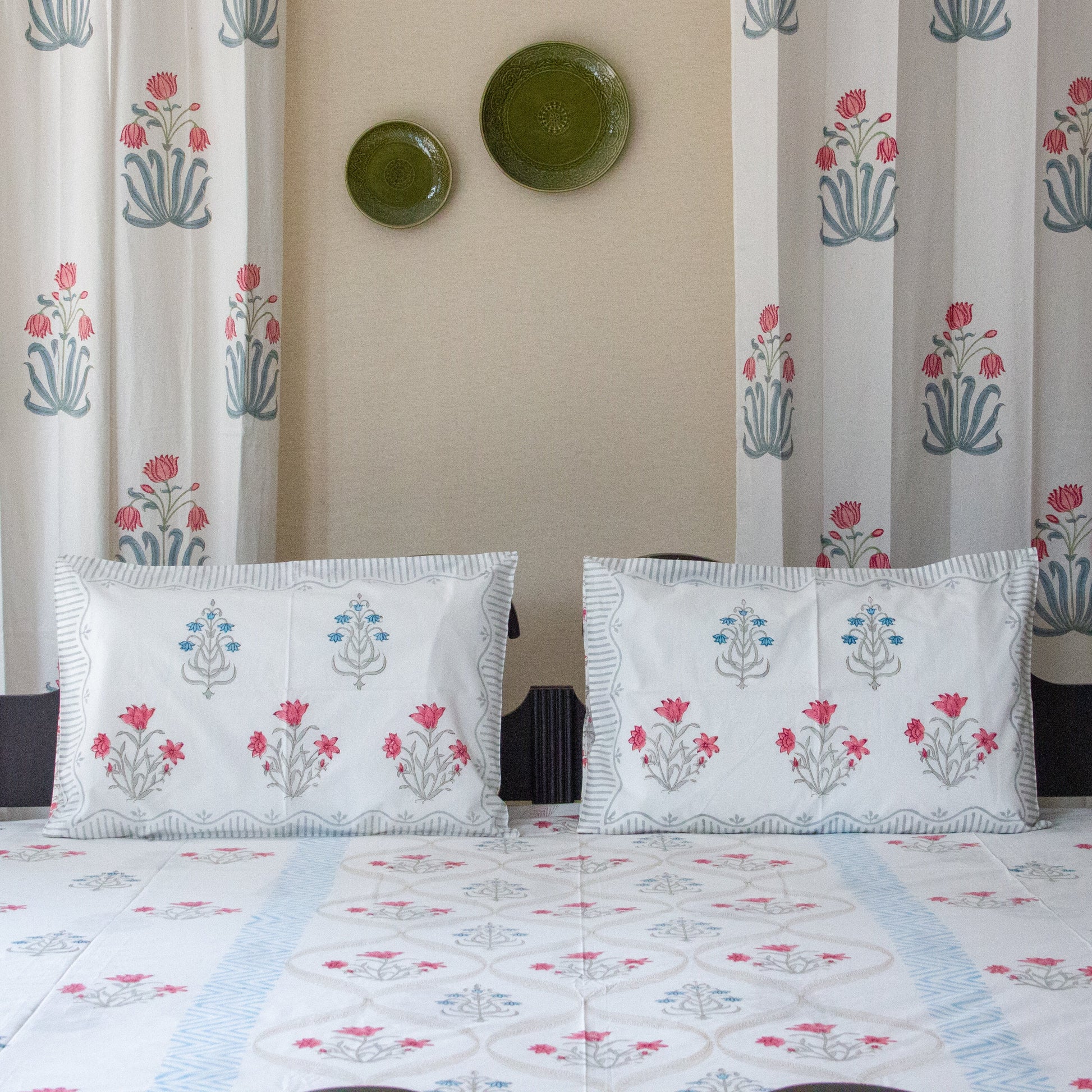 Tulip Tapestry Bedsheet pure cotton Super King bedsheet set by Heritagewear
