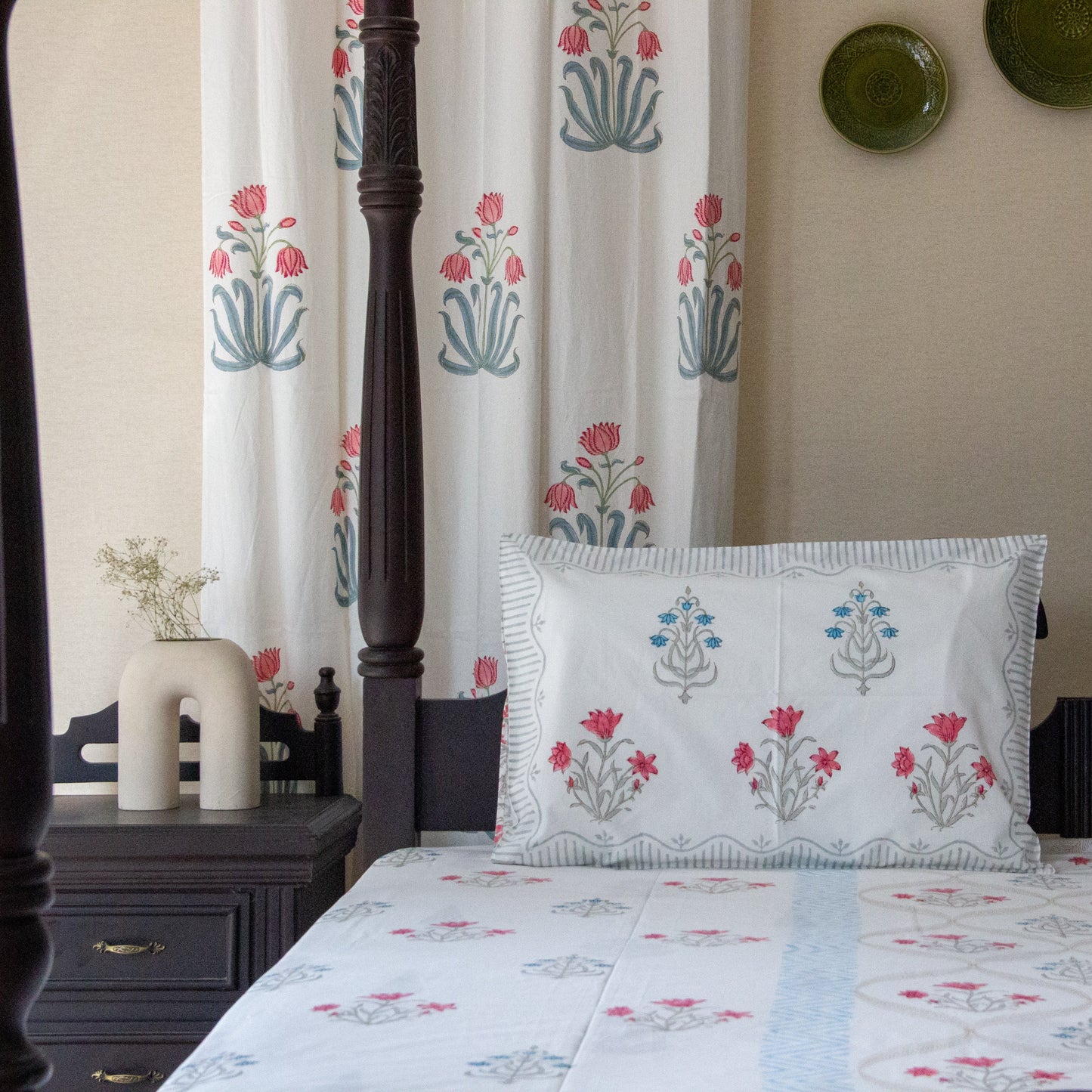 Tulip Tapestry Bedsheet Pure Cotton Super King Bedsheet by Heritagewear