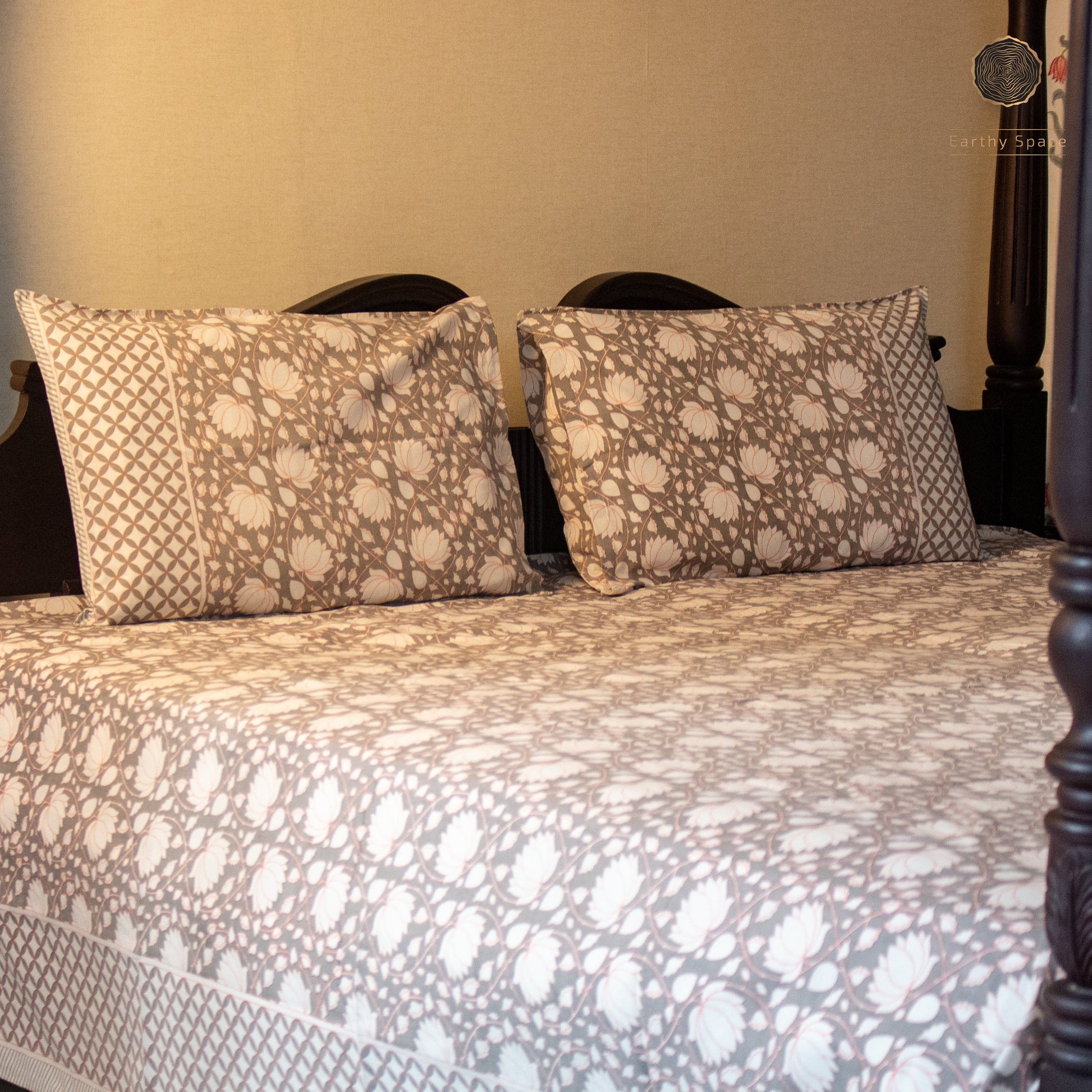 Vintage Bloom Pure Cotton Super King Bedsheet by Heritagewear