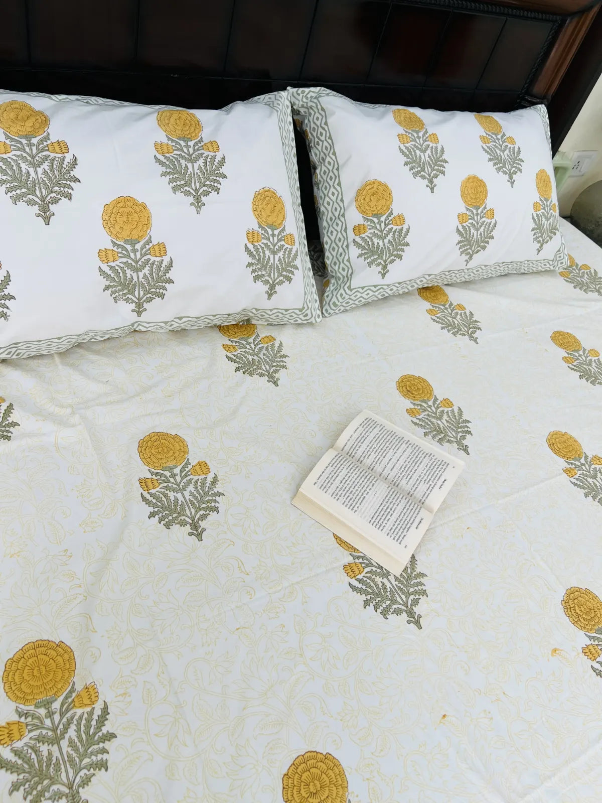 Marigold Ivory cotton bedsheet set - Heritagewear