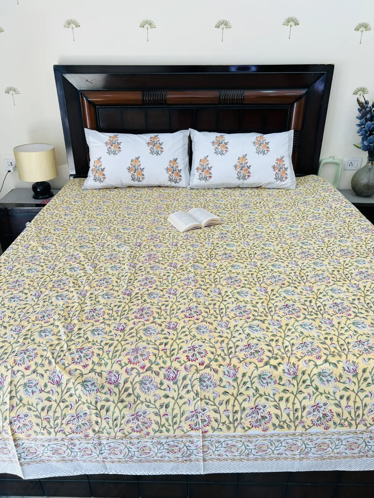 Sunehri Gulab cotton bedsheet set - Heritagewear