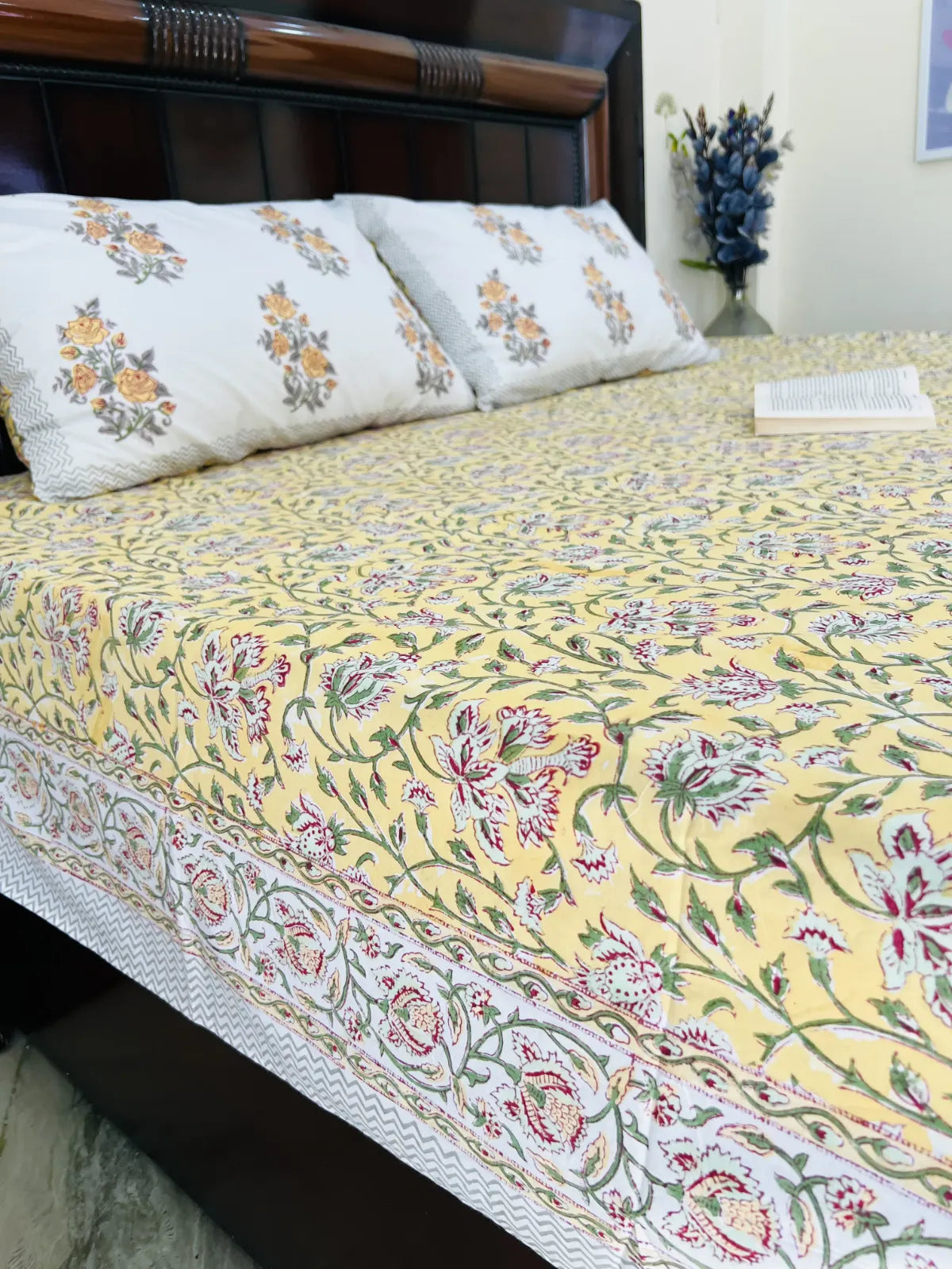 Sunehri Gulab cotton bedsheet set - Heritagewear