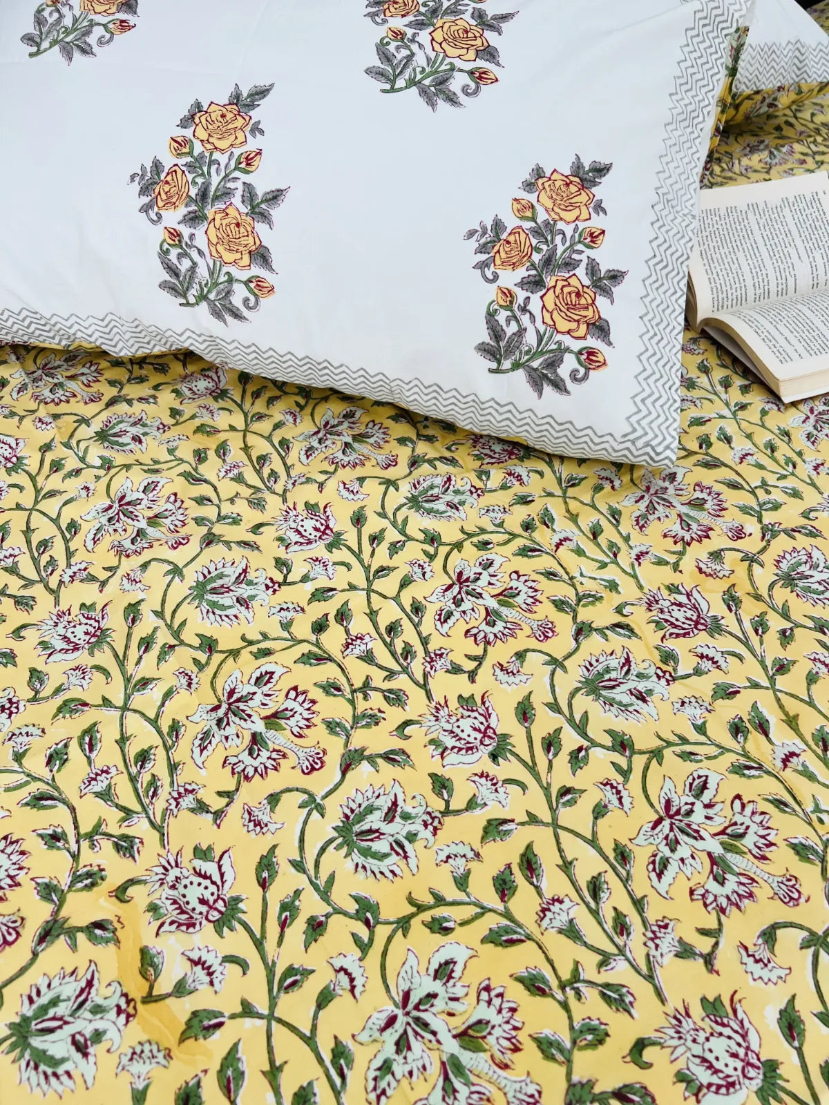 Sunehri Gulab cotton bedsheet set - Heritagewear