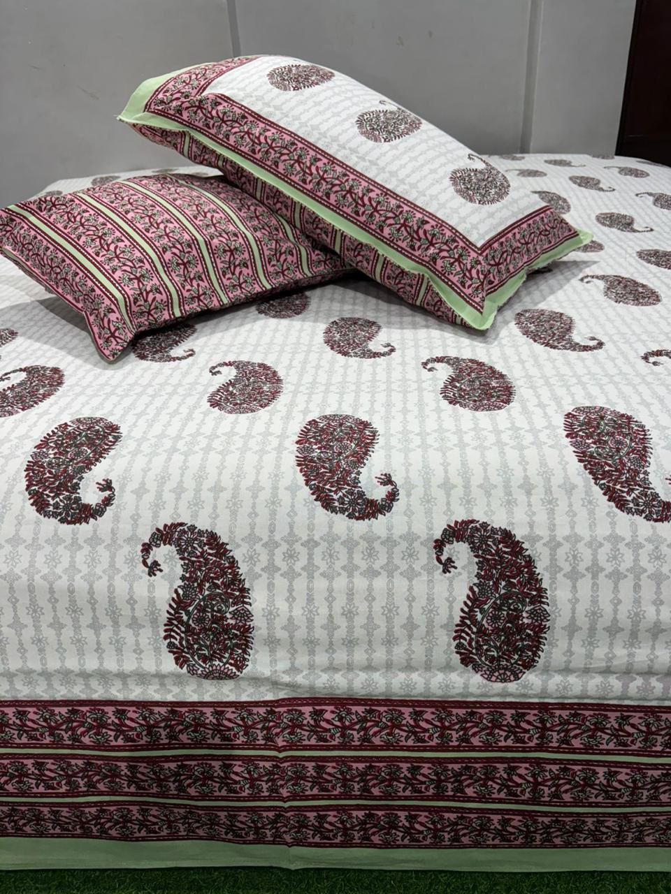 Handcrafted Jaipuri Look Cotton Double Bedsheet with 2 Reversible Pillow Covers