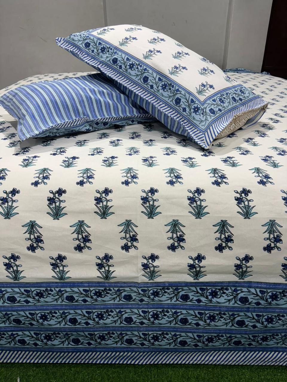 Handcrafted Jaipuri Look Cotton Double Bedsheet with 2 Reversible Pillow Covers