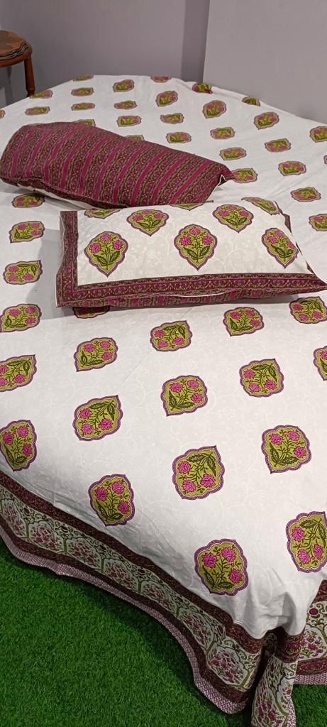 Handcrafted Jaipuri Look Cotton Double Bedsheet with 2 Reversible Pillow Covers