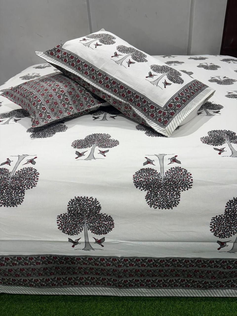 Handcrafted Jaipuri Look Cotton Double Bedsheet with 2 Reversible Pillow Covers
