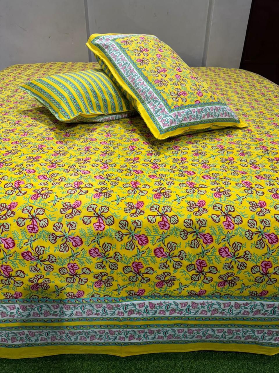 Handcrafted Jaipuri Look Cotton Double Bedsheet with 2 Reversible Pillow Covers